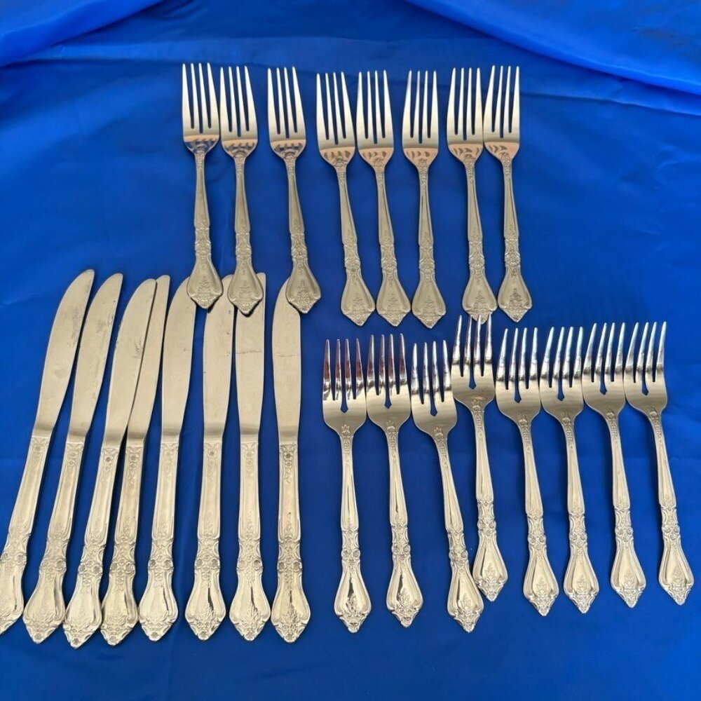 Beautiful Vintage Rogers Co "4 Flower Floral" Stainless Flatware Forks Knife Lot